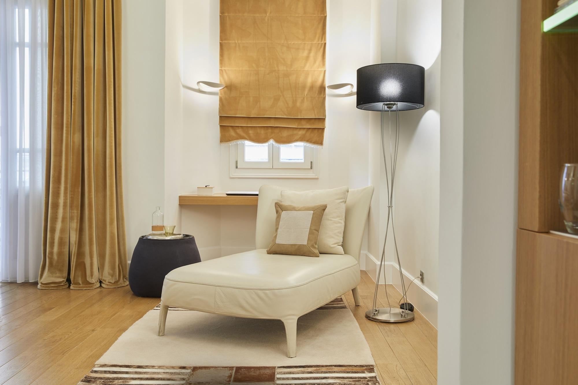 The Excelsior - Small Luxury Hotels Of The World Thessaloníki Ngoại thất bức ảnh A floor lamp