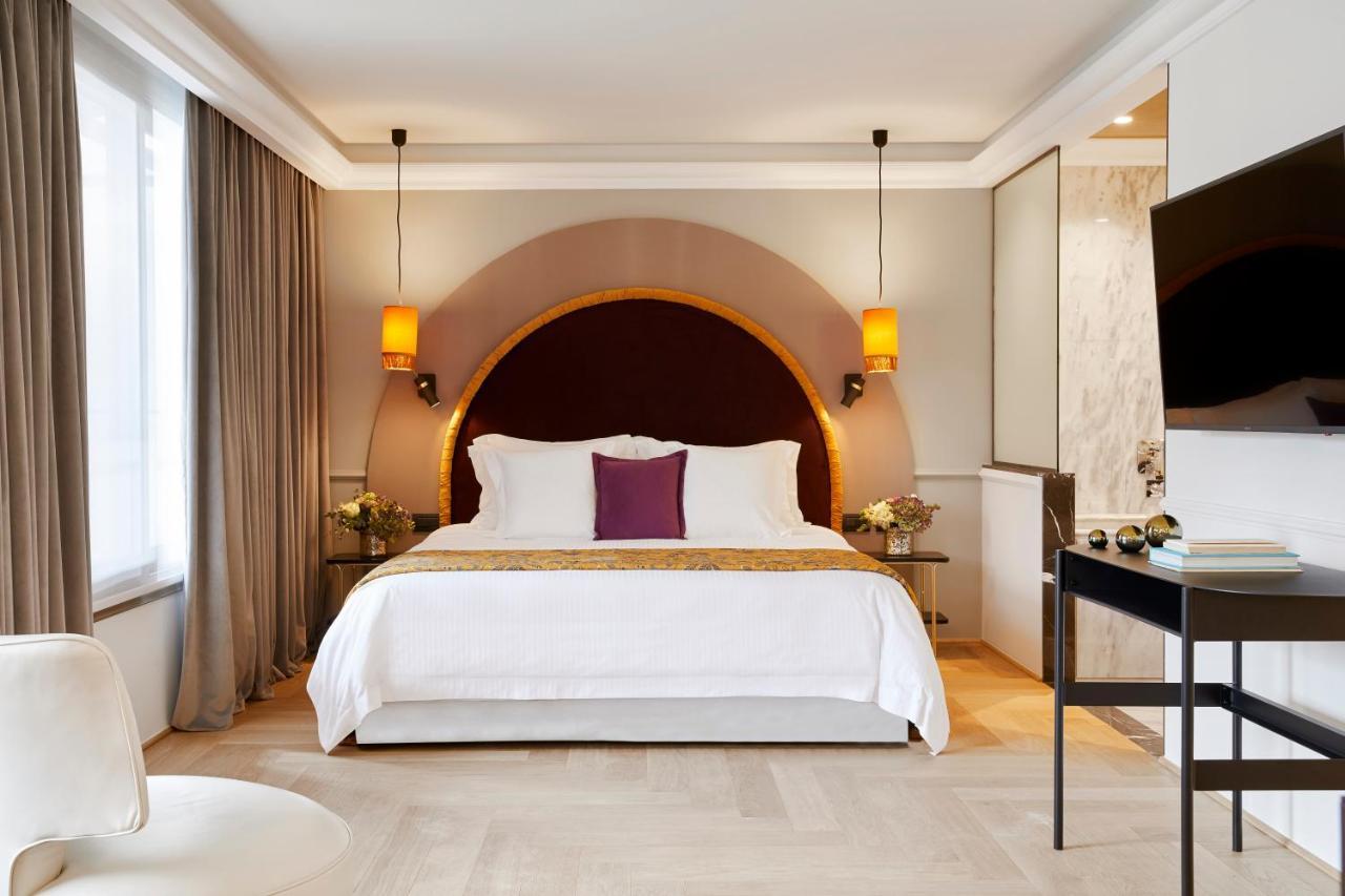 The Excelsior - Small Luxury Hotels Of The World Thessaloníki Ngoại thất bức ảnh A bedroom at the Mandarin Oriental, Paris